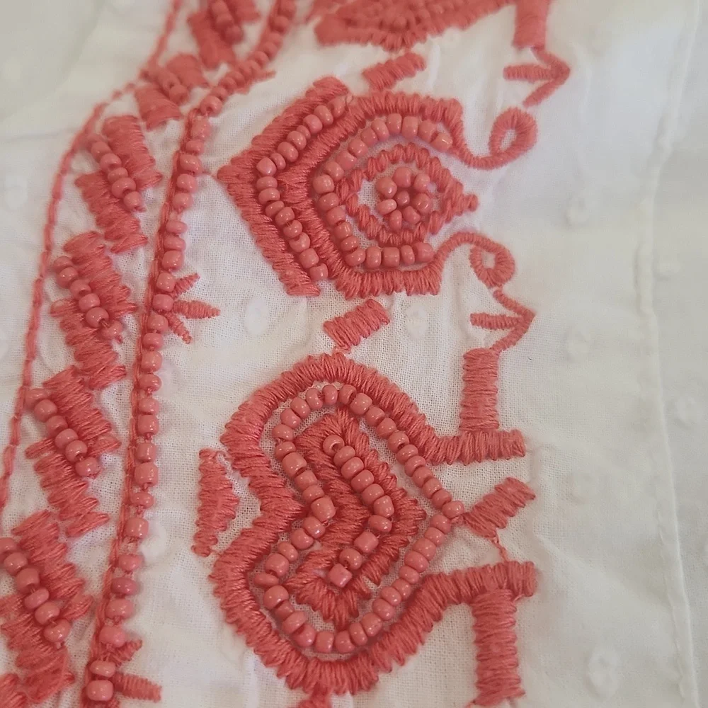 Liz Claiborne White Swiss Dot Sleeveless Top With Coral Beading Tassels. Size 1X